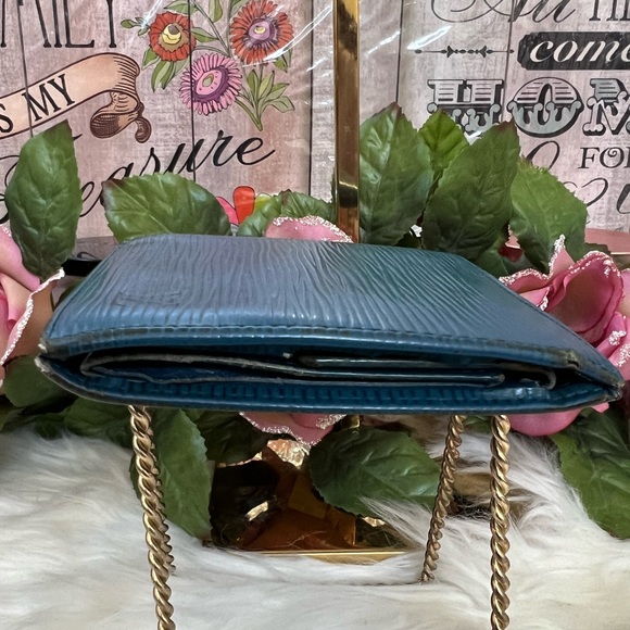 Louis Vuitton Epi Blue - Picture 5 of 16